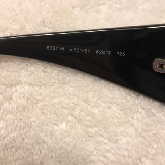 Chanel sunglasses in black with pearl logos - Picture 5 of 6